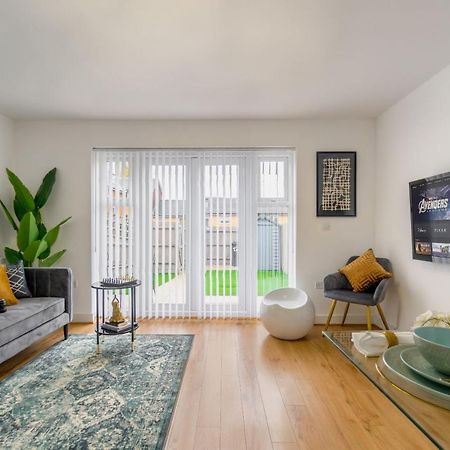 Stylish 4 Bed Family Home At Madejski, Reading University Exterior photo