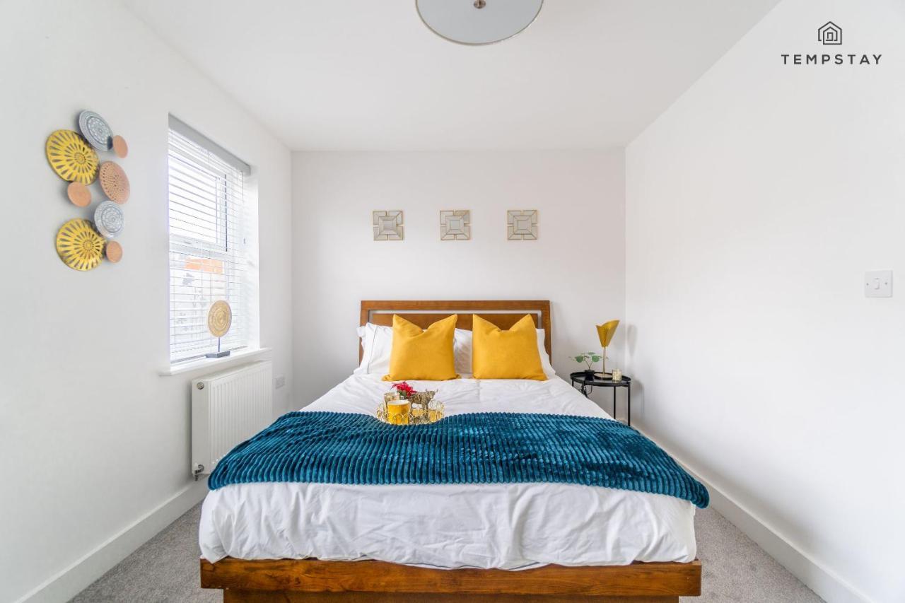 Stylish 4 Bed Family Home At Madejski, Reading University Exterior photo
