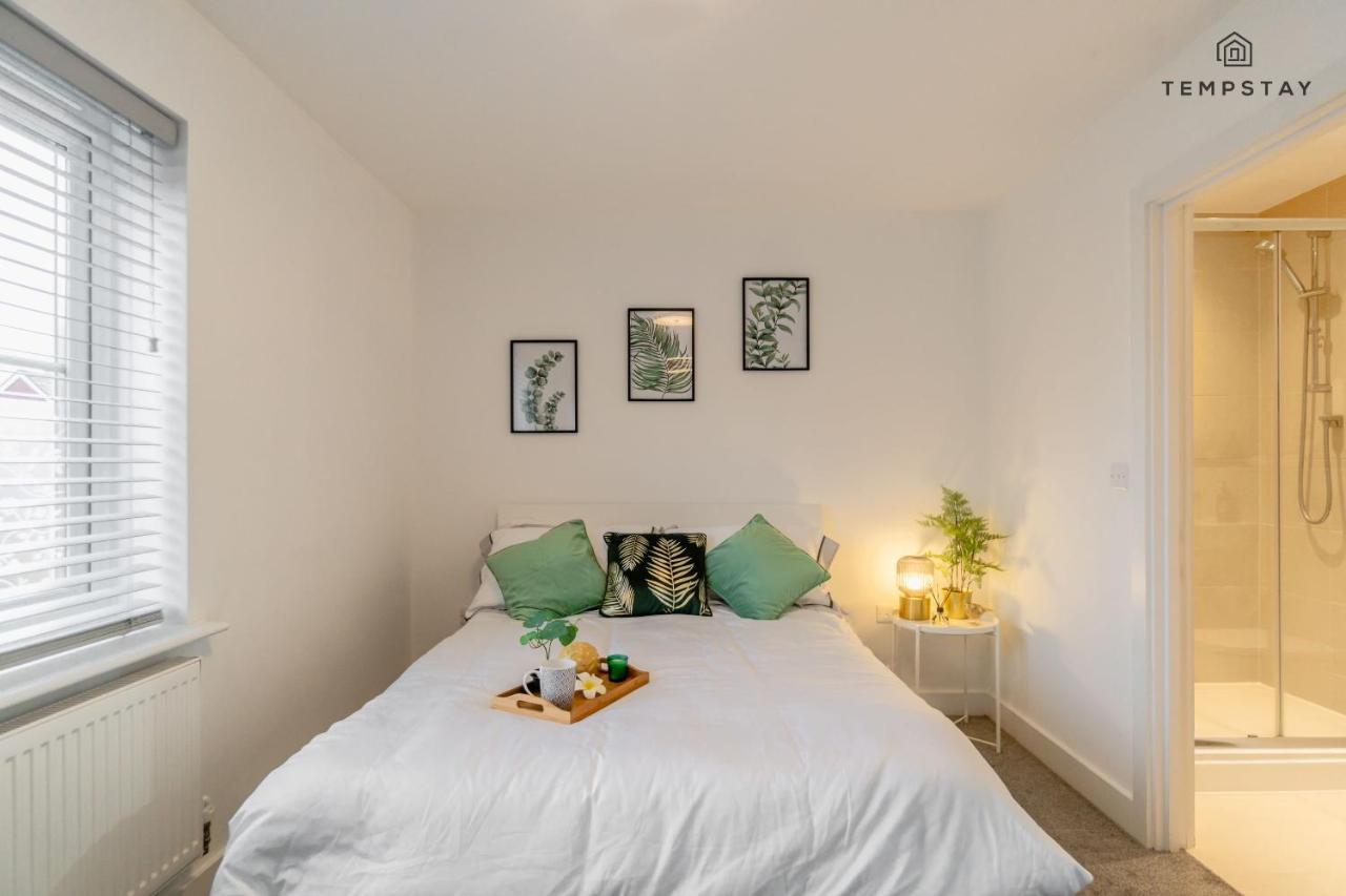 Stylish 4 Bed Family Home At Madejski, Reading University Exterior photo