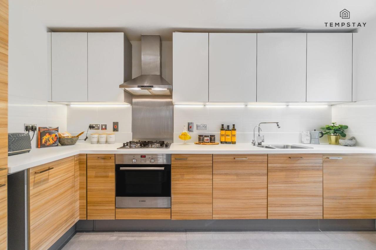 Stylish 4 Bed Family Home At Madejski, Reading University Exterior photo