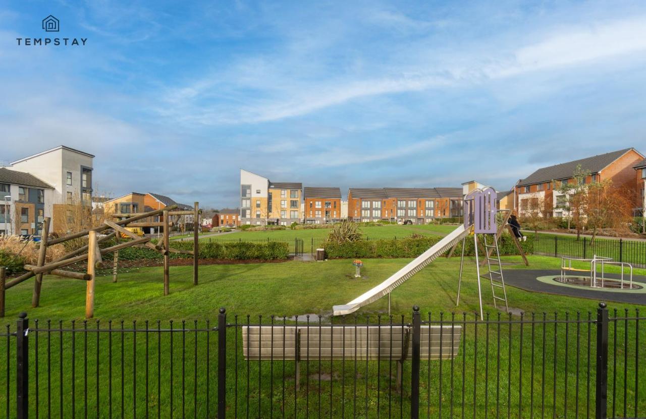 Stylish 4 Bed Family Home At Madejski, Reading University Exterior photo