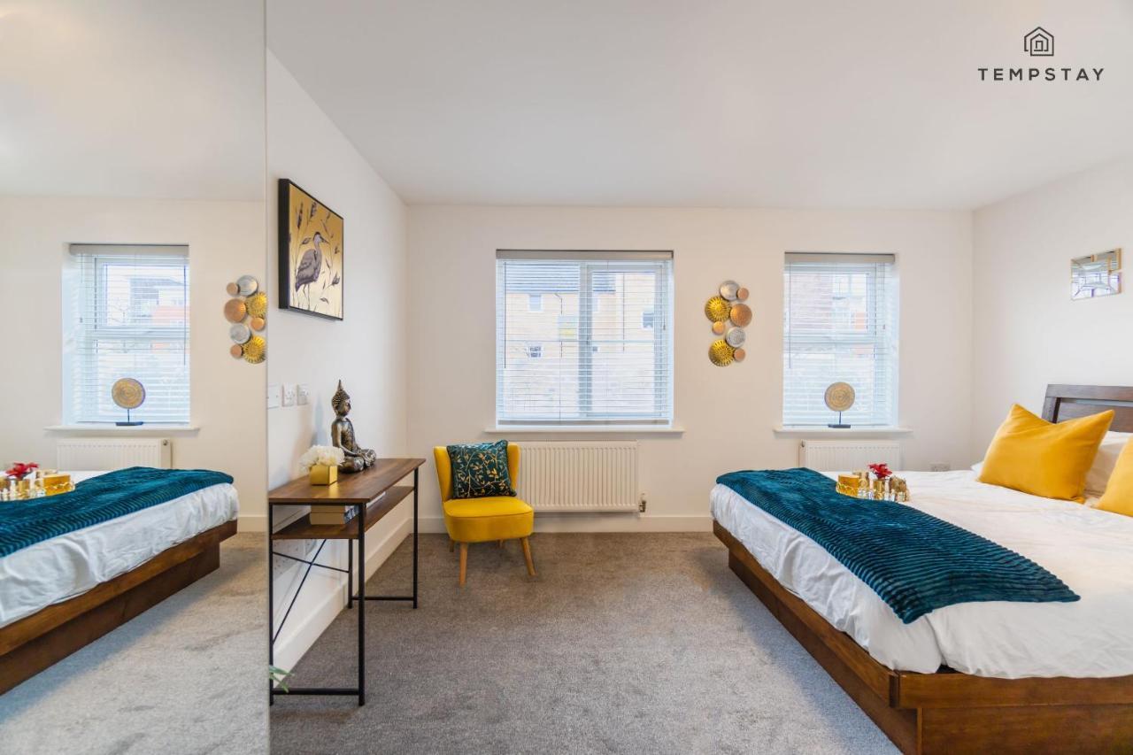 Stylish 4 Bed Family Home At Madejski, Reading University Exterior photo